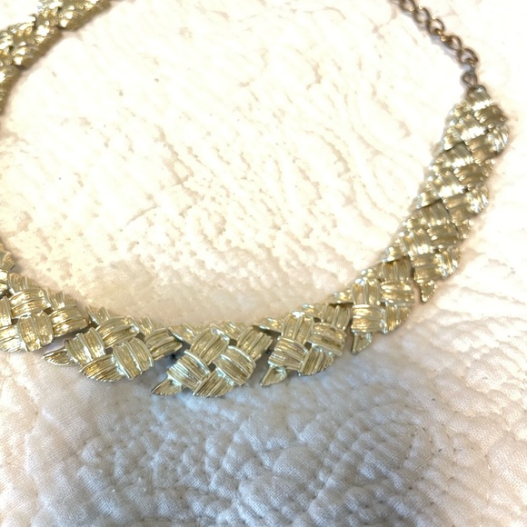 Vintage Light Gold Chain Statement Necklace - Picture 4 of 6